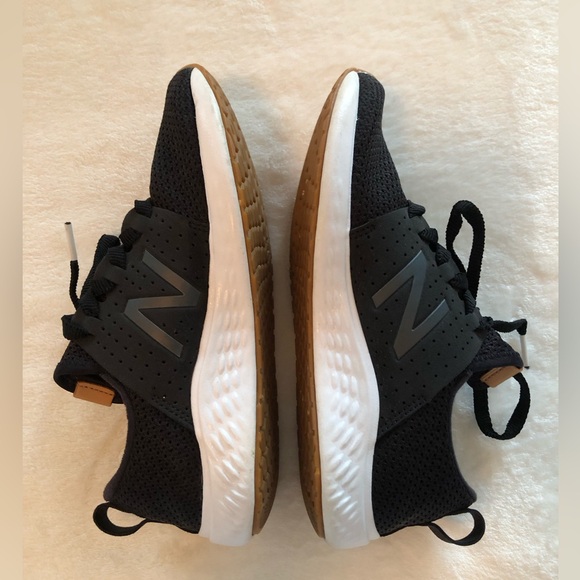 New Balance black sneakers SZ 6 EUC - Picture 3 of 7